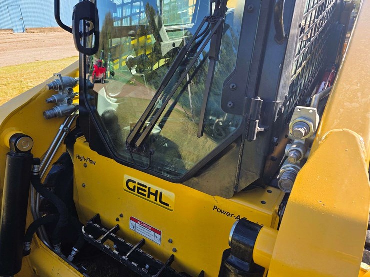 2019-gehl-v270-image-25