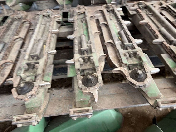 john-deere-12r22”-40-series-cornhead,-gvl-poly-snouts,-cob-saver,-powershafts-image-9