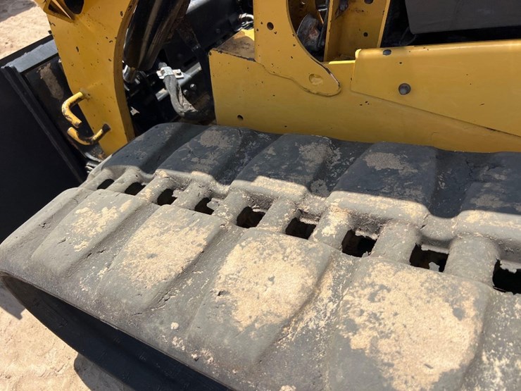 2022-caterpillar-279d3-image-24