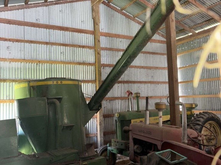 john-deere-700-image-2