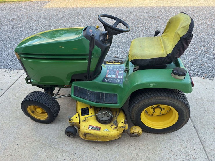 john-deere-235-image-1
