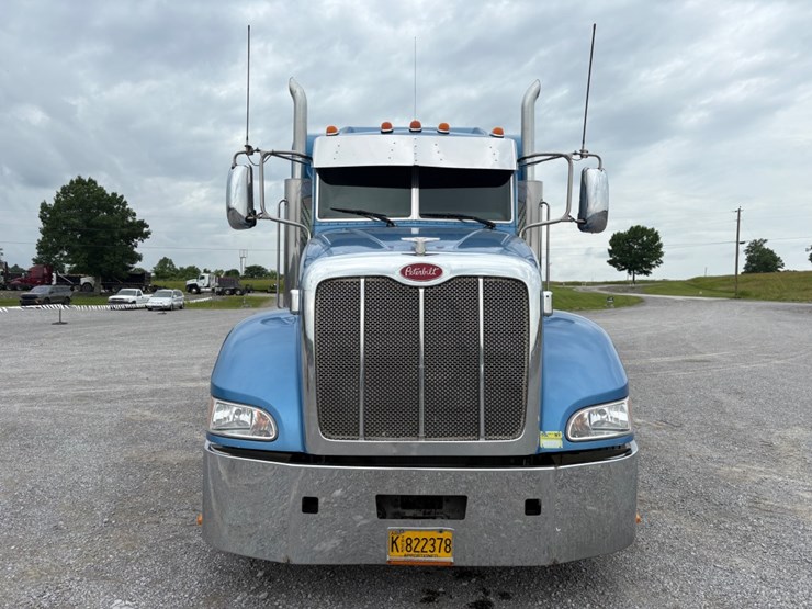 2011-peterbilt-386-image-5
