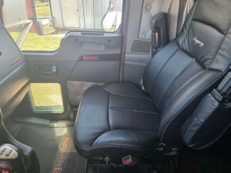 2013-kenworth-t660-image-44