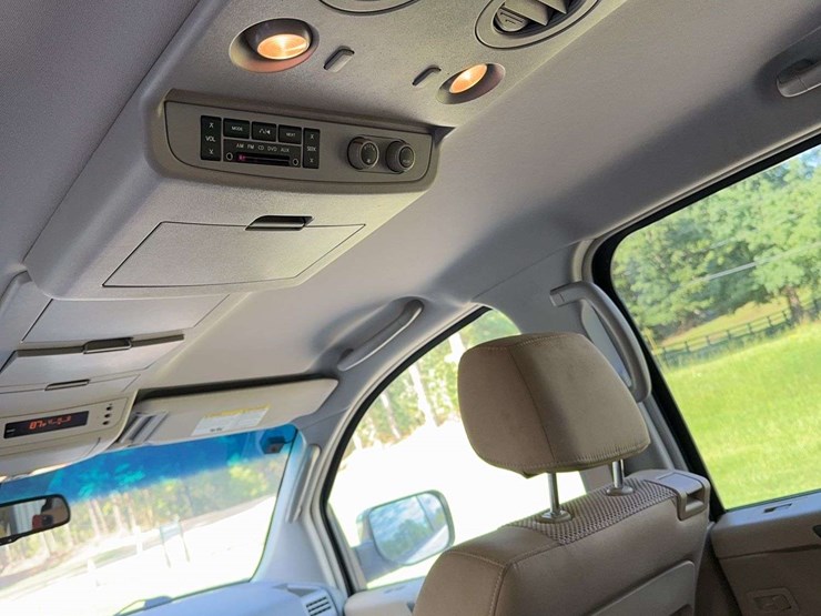 2007-nissan-armada-image-12