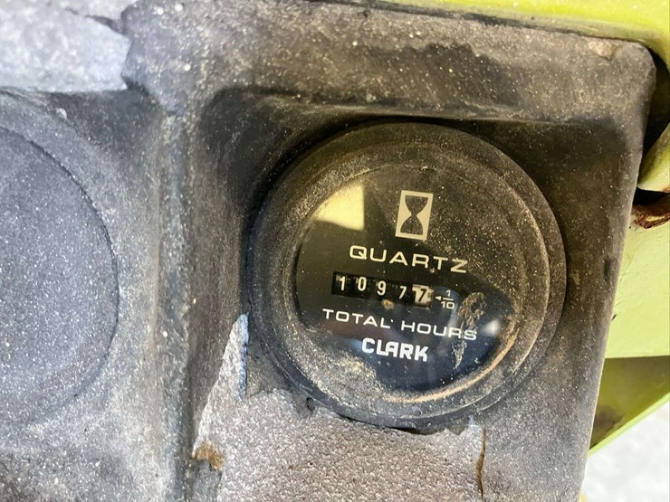 clark-gxp30-6000lbs-capacity-forklift-image-19