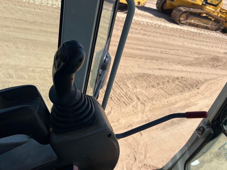 2016-takeuchi-tb290-image-33