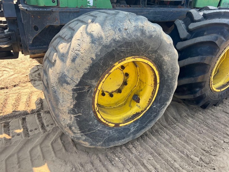2010-deere-1110e-image-16