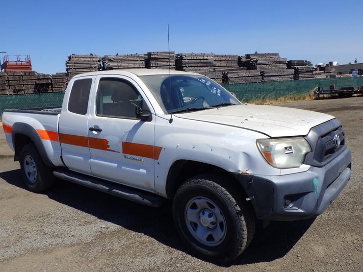 2014-toyota-tacoma-image-3