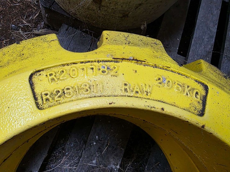 (2)-john-deere-rear-wheel-weights,-205kg,-part-#-in-photos-image-4