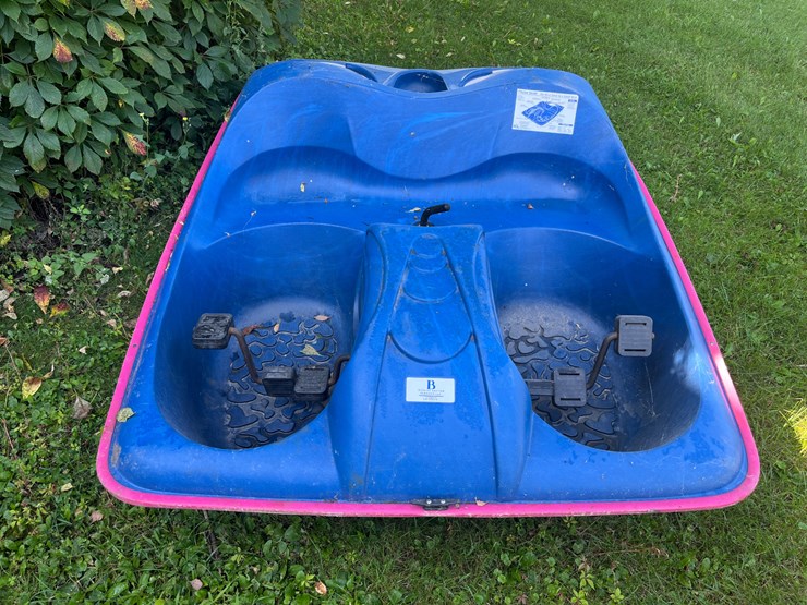 #3074-•-k.l.-industries-pedal-boat-image-1