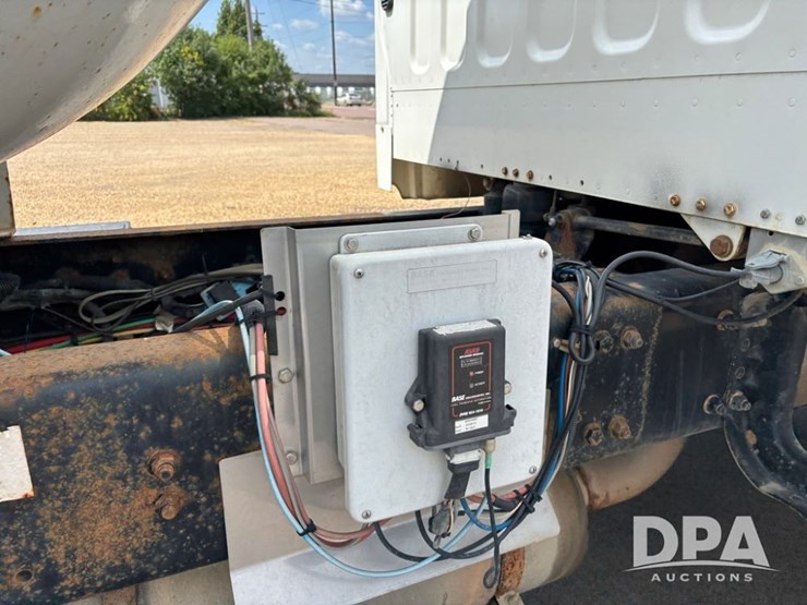 2006-freightliner-business-class-(dr12083)-image-46