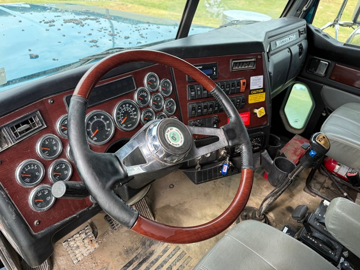 western-star-4900-image-31
