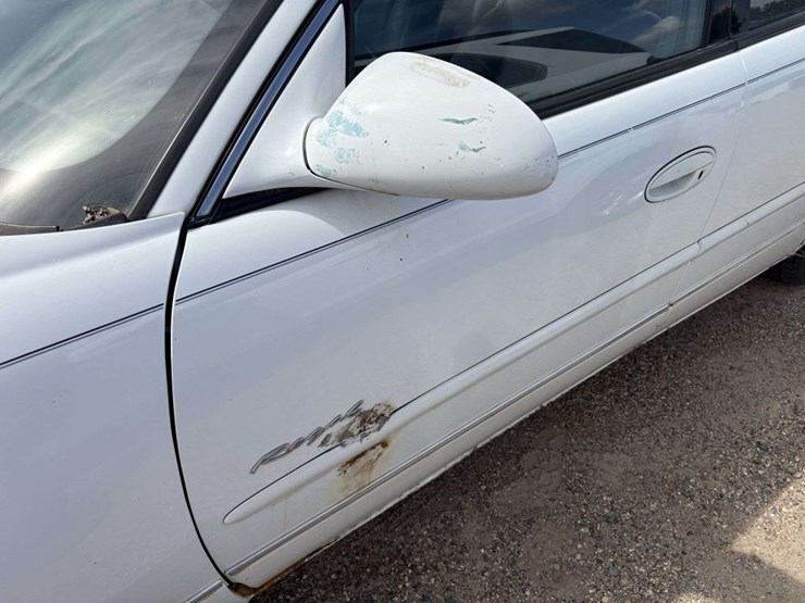1999-buick-regal-ls-4-door,-3.8l-v6,-215/70r15-tires-on-alloy-wheels,-leather,-power-driver-seat,-am-image-26