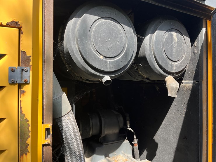 #104-•-atlas-copco-xahs-836-trailer-mounted-air-compressor-image-8