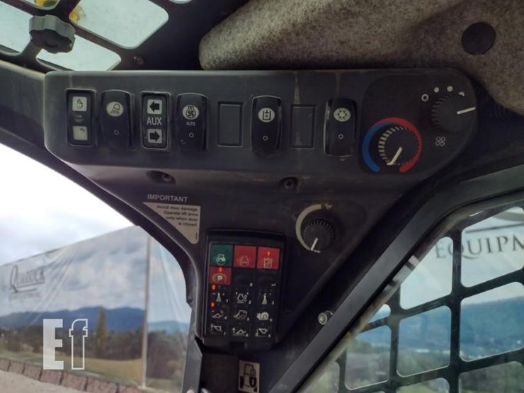 2015-deere-329e-image-8
