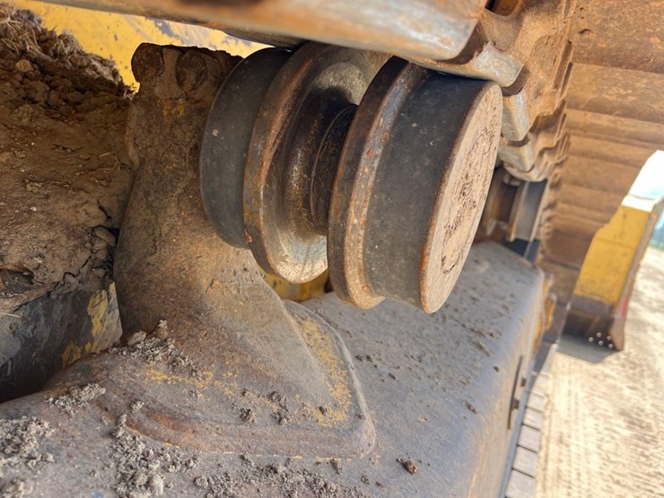 2016-komatsu-d61pxi-23-image-22