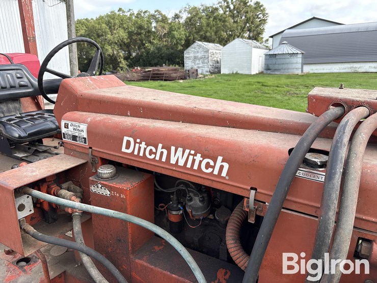 ditch-witch-r65-image-12
