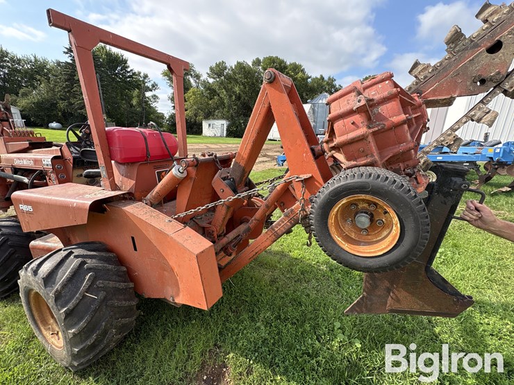 ditch-witch-r65-image-9