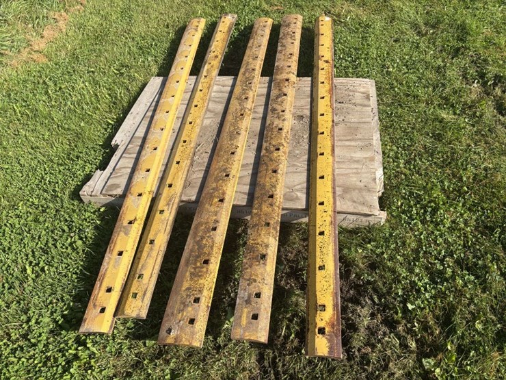 (5)-8’-used-grader-blades,-off-of-cat,-(a)-image-2