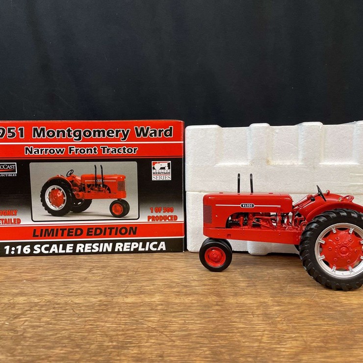 1/16 Montgomery Ward Tractor NIB SC
