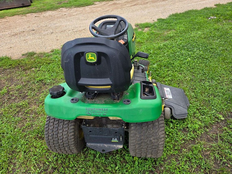 john-deere-320-image-10