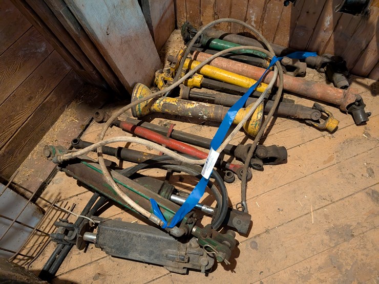 #3045-•-john-deere-hydraulic-rams-image-2