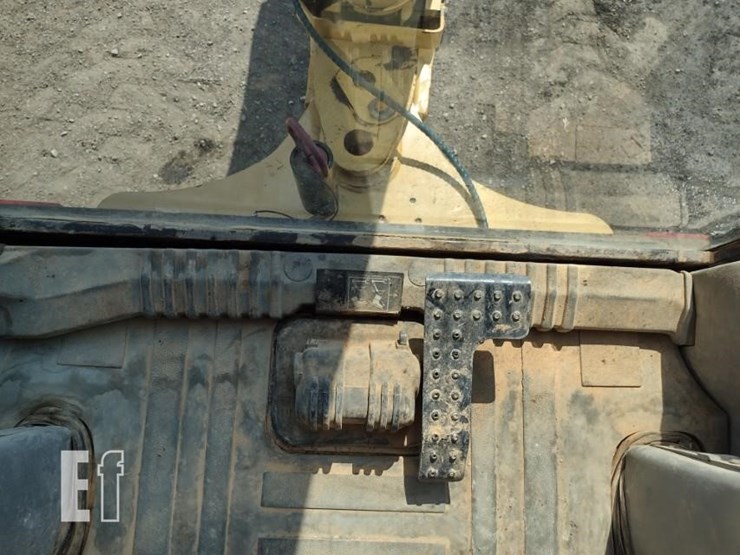 2004-caterpillar-420d-image-13