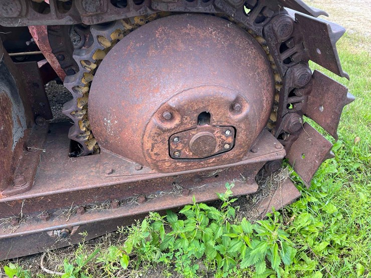 international-td14-crawler-image-25