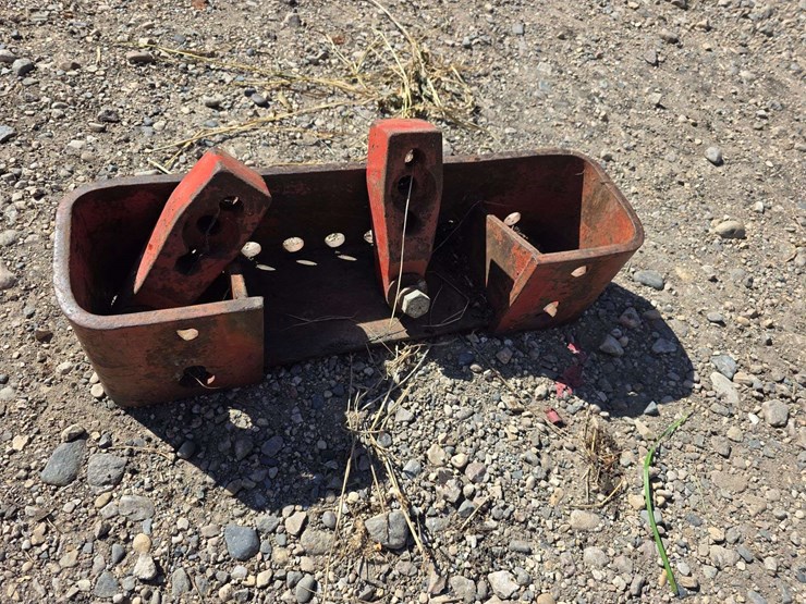 weight-bracket-off-a-66-series-international-tractor-image-4