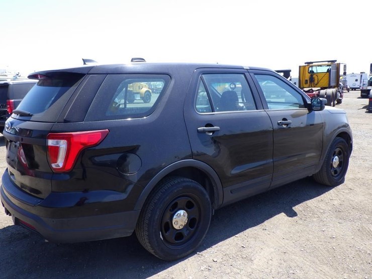 2018-ford-explorer-image-3