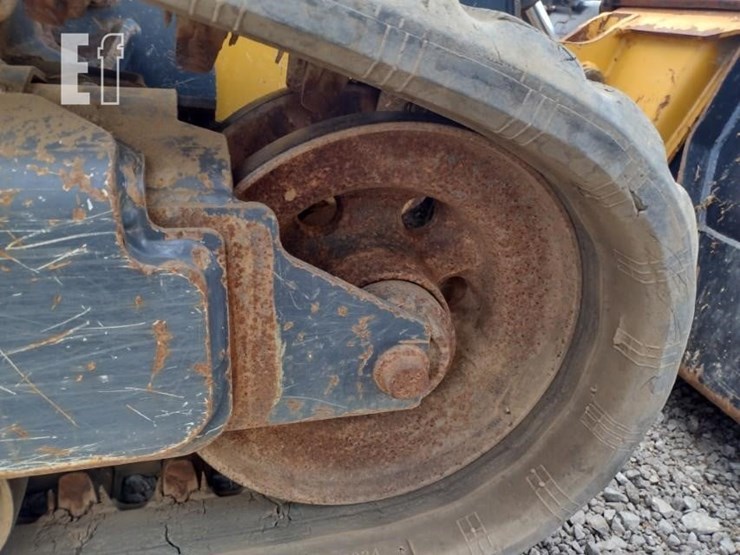 2020-deere-325g-image-32