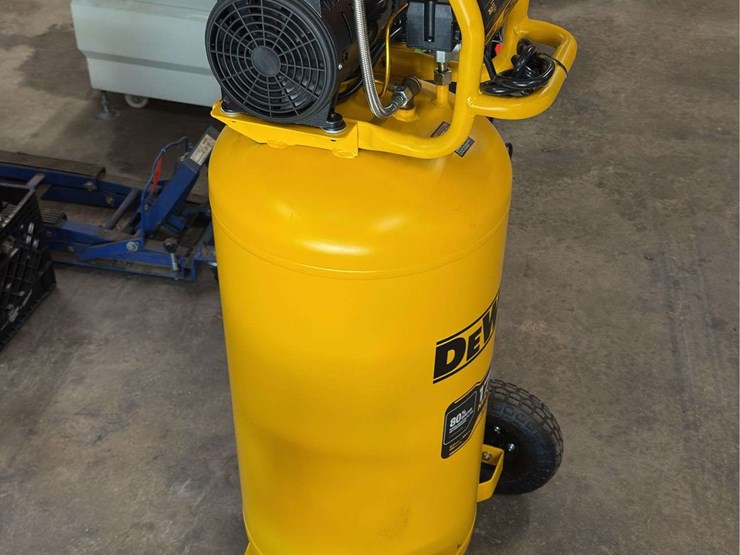 dewalt-26-gallon-air-compressor-on-wheels-image-3