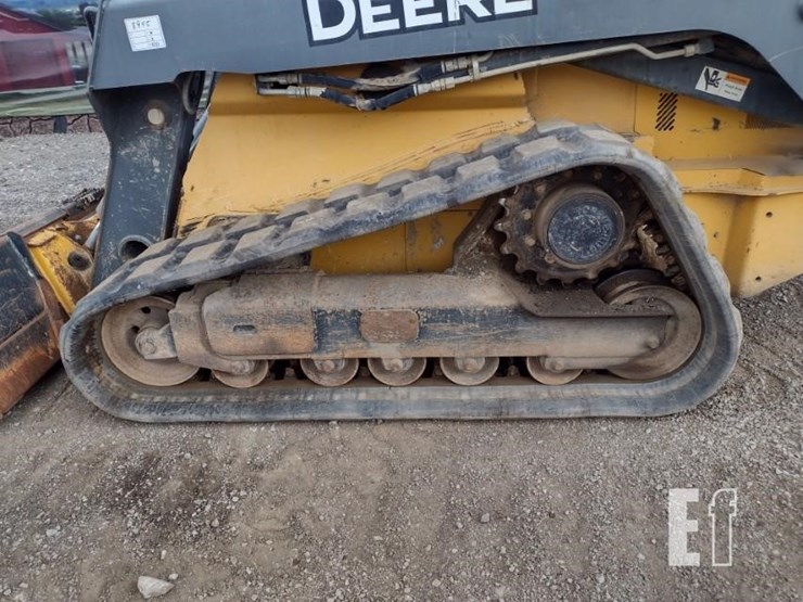 2015-deere-329e-image-19