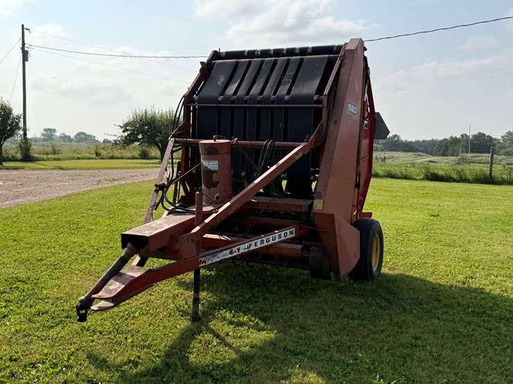 massey-ferguson-560-image-3