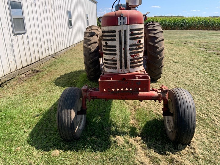 farmall-400-tractor-image-15