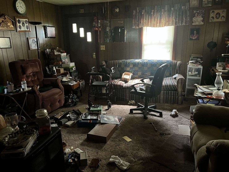 contents-of-907-n.-870-st.-e.-image-18