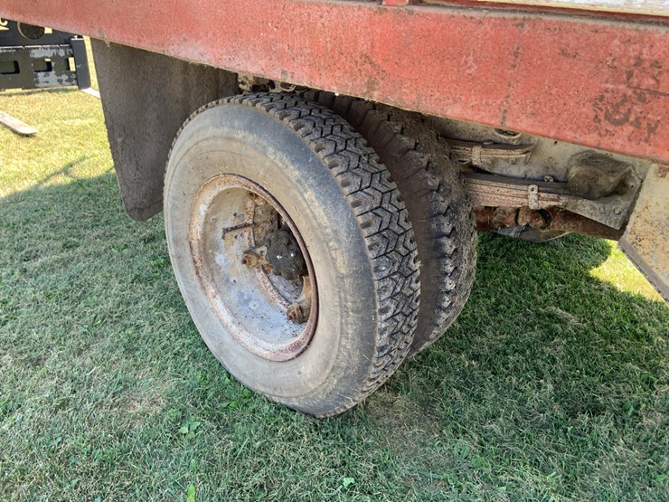 1958-ford-single-axle-grain-truck-image-9