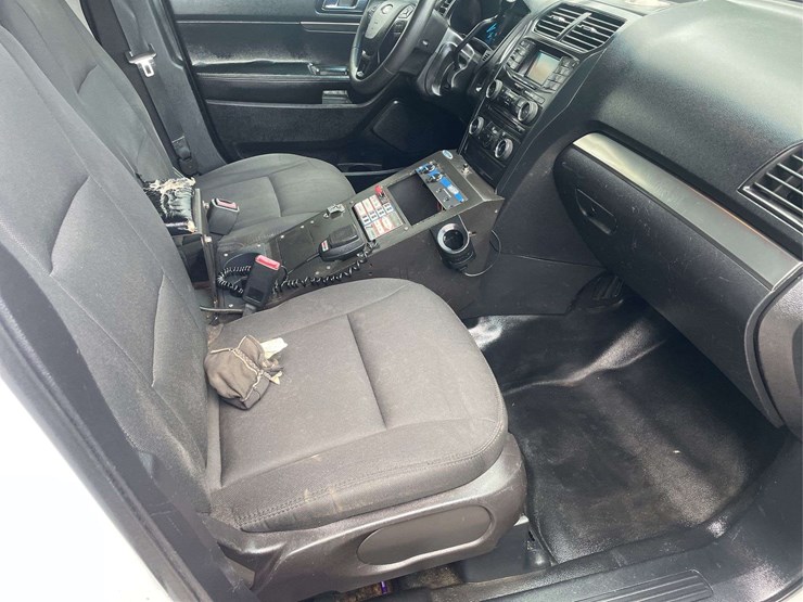 2018-ford-explorer-image-26