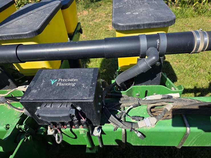john-deere-7200-image-19