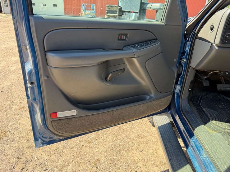 2005-chevrolet-2500-image-38