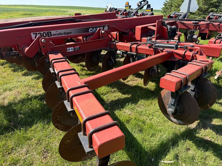 case-ih-730b-ecolo-tiger-disk-ripper,-rear-leveler,-30”-spacing,-2-bearings-are-out-but-2-good-used-image-23