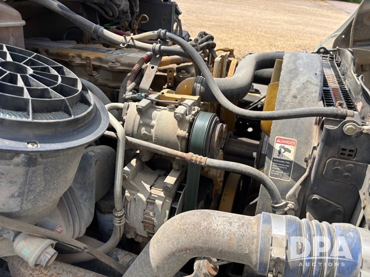 2006-freightliner-business-class-(dr12083)-image-26