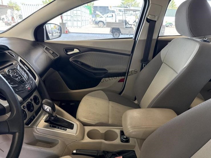 2012-ford-focus-se-sdn-image-19