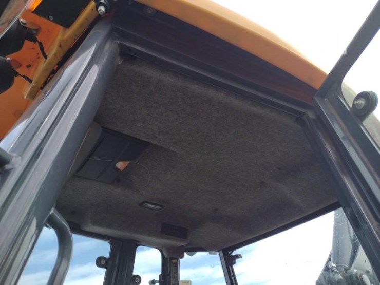 2020-deere-410l-image-17