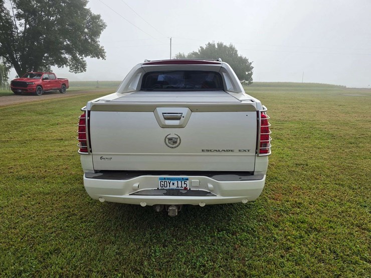2003-cadillac-escalade-image-13