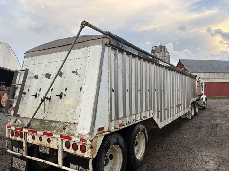 1979-cornhusker-800-40’-hopper-trailer,-66”-sides,-96”-wide,-tandem-axle,-11r24.5-on-steel-budd-rims-image-26