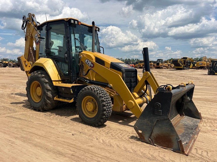 2021-caterpillar-420-image-6