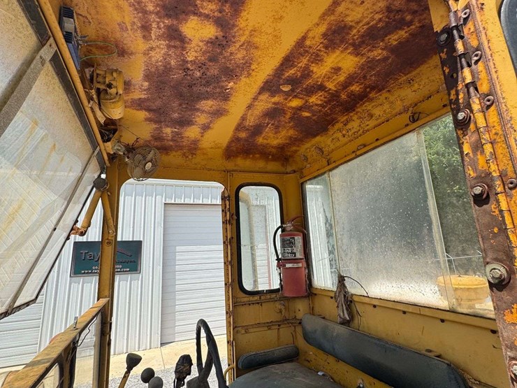 caterpillar-120-image-29