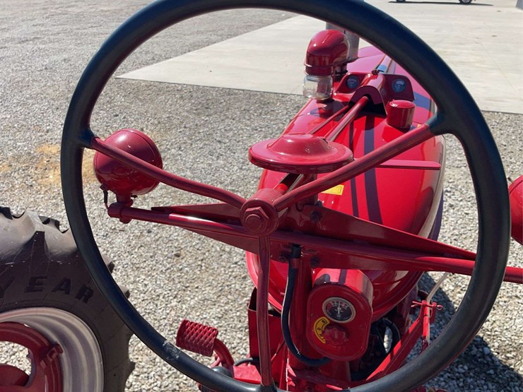 1950-ih-farmall-m-image-20