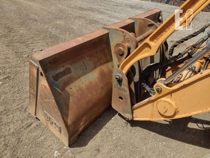 2012-case-580sn-wt-image-21